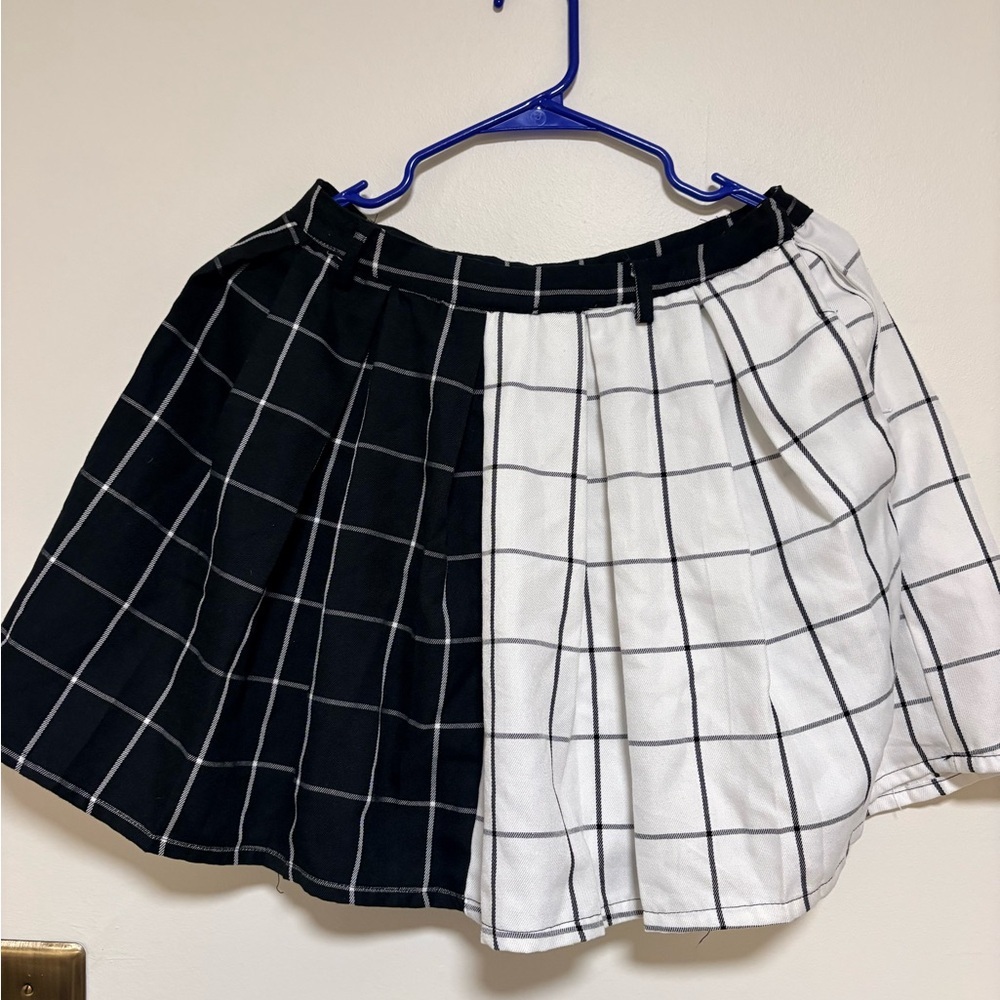 Hot Topic Black and White Grid Skater Skirt